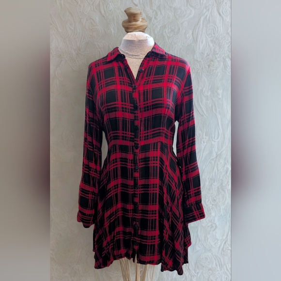 VENUS Dresses & Skirts - Plaid Button-Up Midi Dress